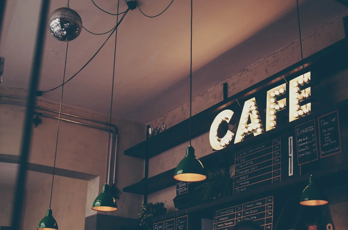 Interior Kedai Kopi Sebelah Utara Senopati